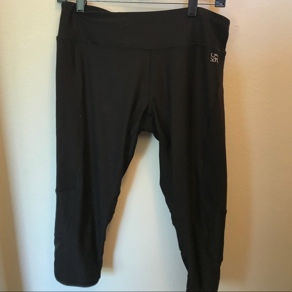 Kenneth Cole Reaction Black Cropped Leggings